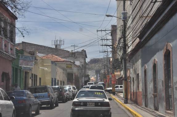 Dirigindo pelas ruas centrias de Tegucigalpa, a capital de Honduras